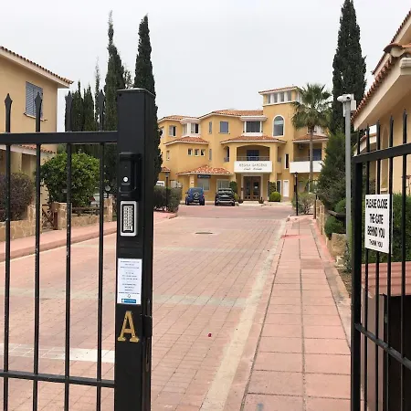 Lägenhet Lovely Renovated For Holiday! Paphos